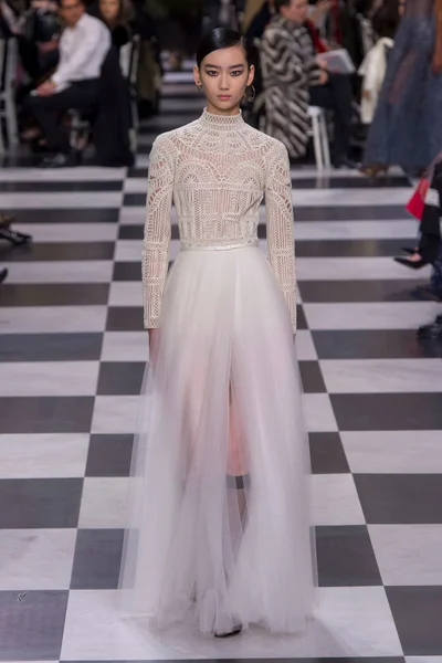 Look 54